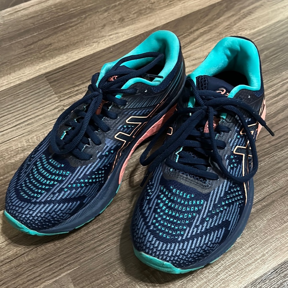 ASICS GT 2000 Running Shoes. Gently Used